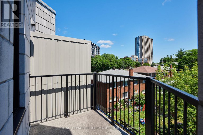 29119540/805-kingsmere-avenue/mckellar-heightsglabar-park/ottawa/ontario/K2A3J8_29