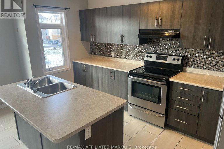 29152206/281-fir-lane/kemptville/north-grenville/ontario/K0G1J0_7