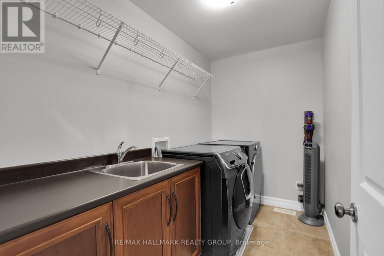 29678413/300-amita-crescent/mooneys-bay/ottawa/ontario/K2C4H9_26