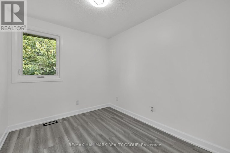 28594235/213-booth-street/west-centre-town/ottawa/ontario/K1R7V4_35