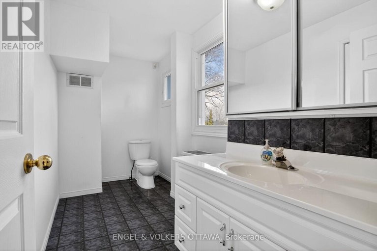 29587308/193-cunningham-avenue-s/applewood-acres/ottawa/ontario/K1H6A7_9