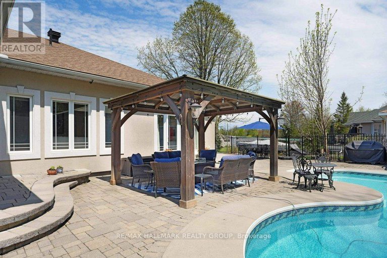 28498840/2680-pierrette-drive/cumberland-estates/ottawa/ontario/K4C1B6_35