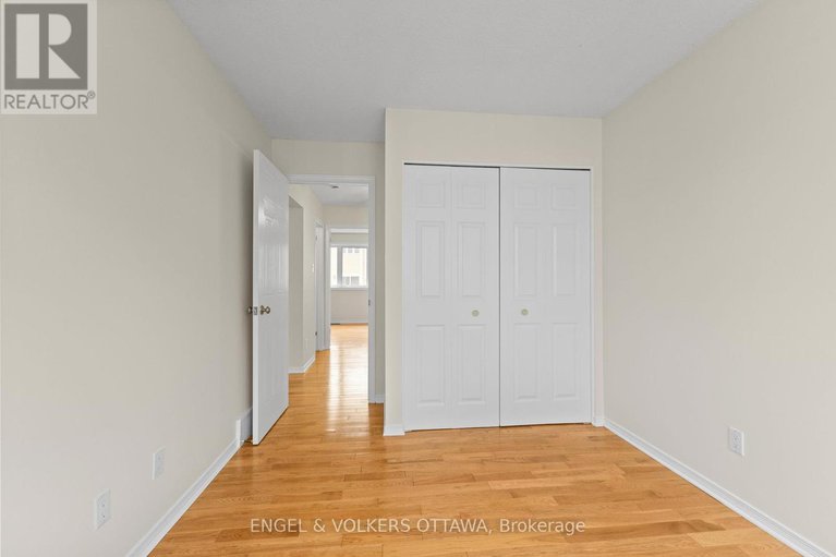 28573649/1129-chimney-hill-way/beacon-hill-south/ottawa/ontario/K1J8Z7_27