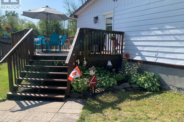 28823443/690-limerick-road/north-grenville-twp-kemptville-south/north-grenville/ontario/K0G1T0_18