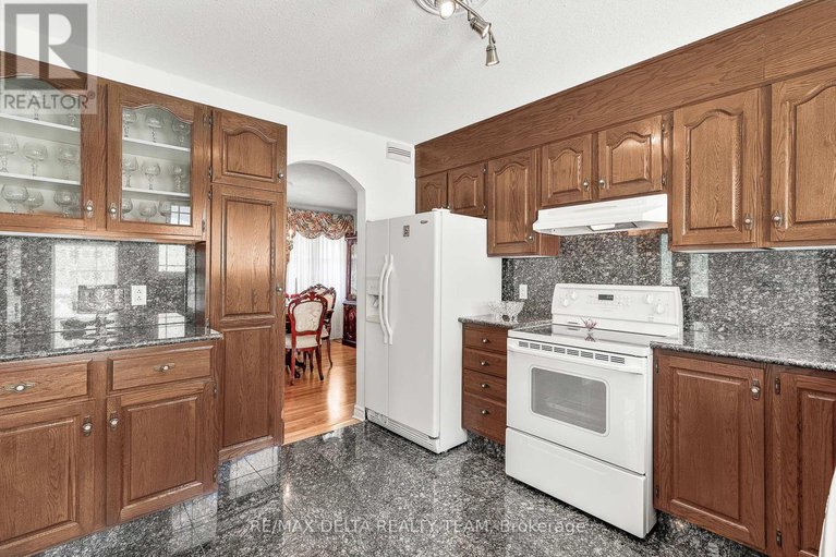 28631886/2435-heaton-avenue/hawthorne-meadows/ottawa/ontario/K1G1J1_12