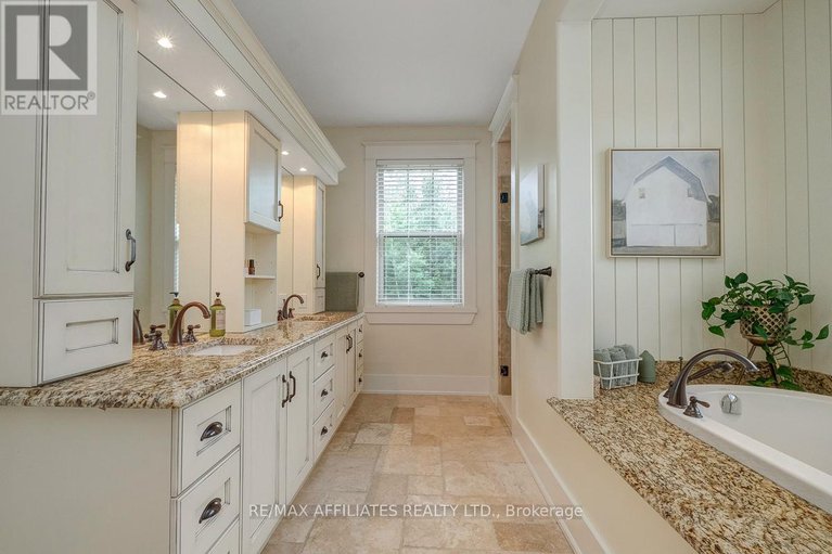 28778055/111-ironstone-court/remainder-of-stittsville-area/ottawa/ontario/K2S0L4_32
