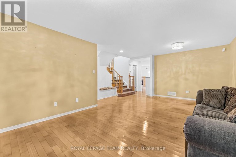 28771341/18-oakham-ridge/morgans-grantsouth-march/ottawa/ontario/K2K3B3_8