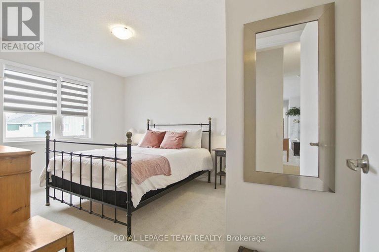 28291753/506-oldenburg-avenue/btwn-franktown-rd-fallowfield-rd/ottawa/ontario/K0A2Z0_36