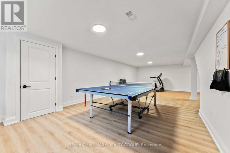 29123491/19-kingsford-crescent/beaverbrook/ottawa/ontario/K2K1T5_26