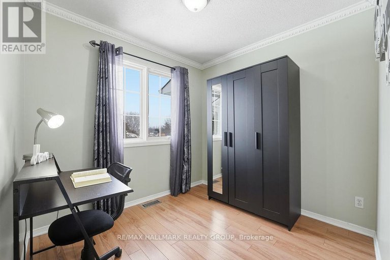 29250836/1165-falconcrest-court/chatelaine-village/ottawa/ontario/K4A3Z4_22