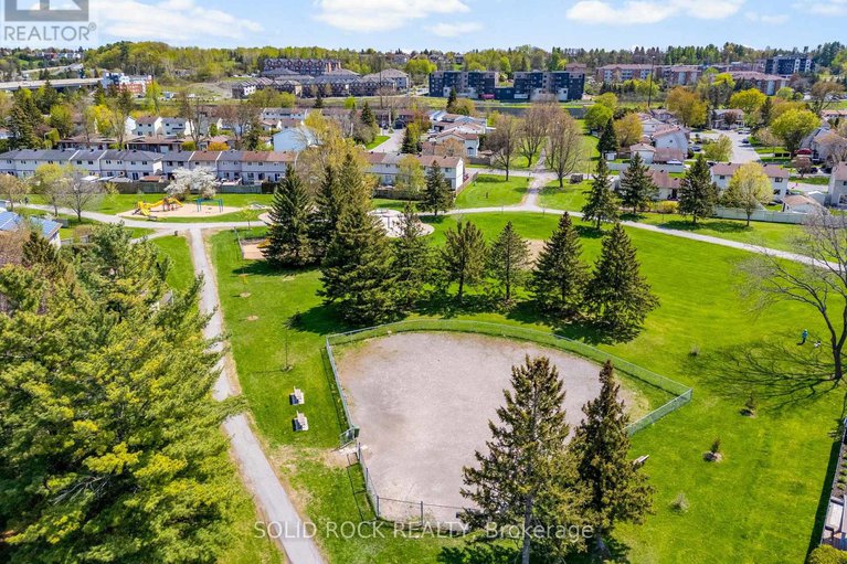 28313092/316-singleton-way/chatelaine-village/ottawa/ontario/K1E2B3_35