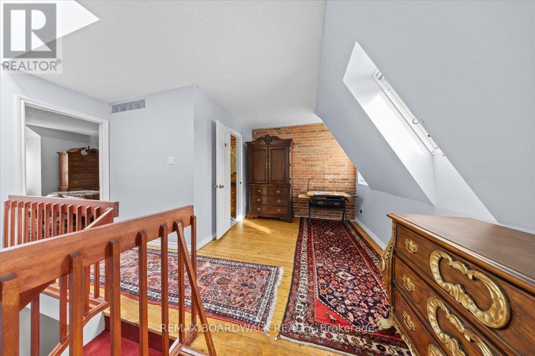 29377343/32-waverley-street/ottawa-centregolden-triangle/ottawa/ontario/K2P0T9_36