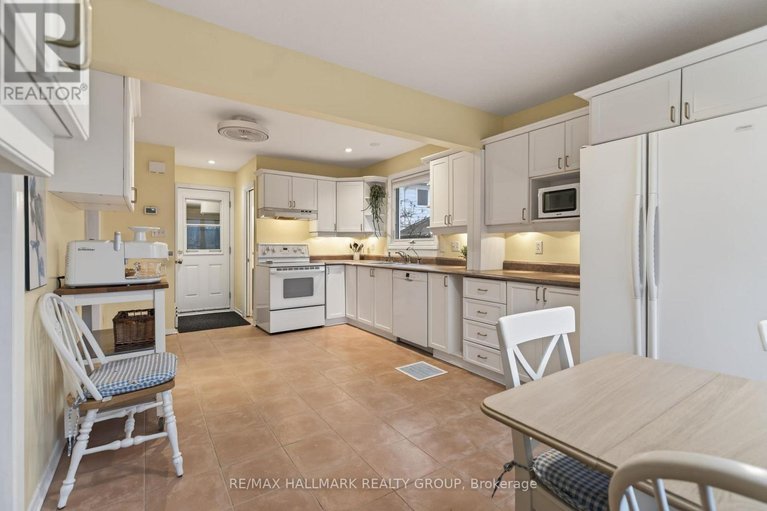 29612402/24-hobart-crescent/sheahan-estatestrend-village/ottawa/ontario/K2H5S4_11