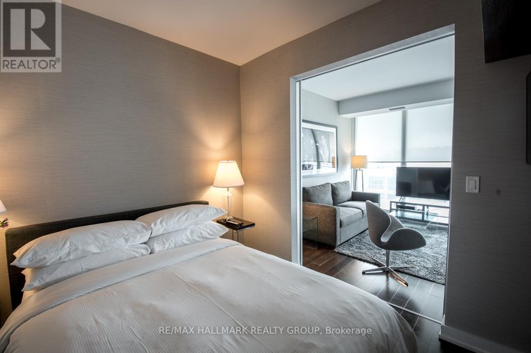 28805859/1402-111-champagne-avenue/west-centre-town/ottawa/ontario/K1S5V3_14