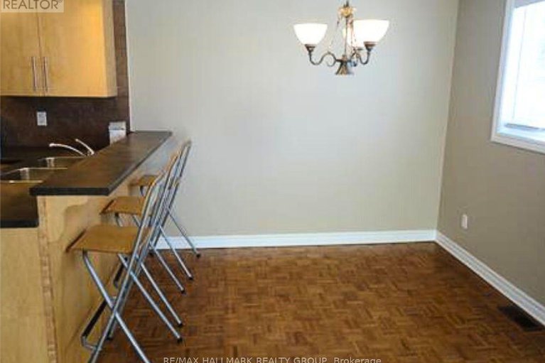 29057577/235-ridgepark-private/meadowlandscrestview/ottawa/ontario/K2G1H1_7