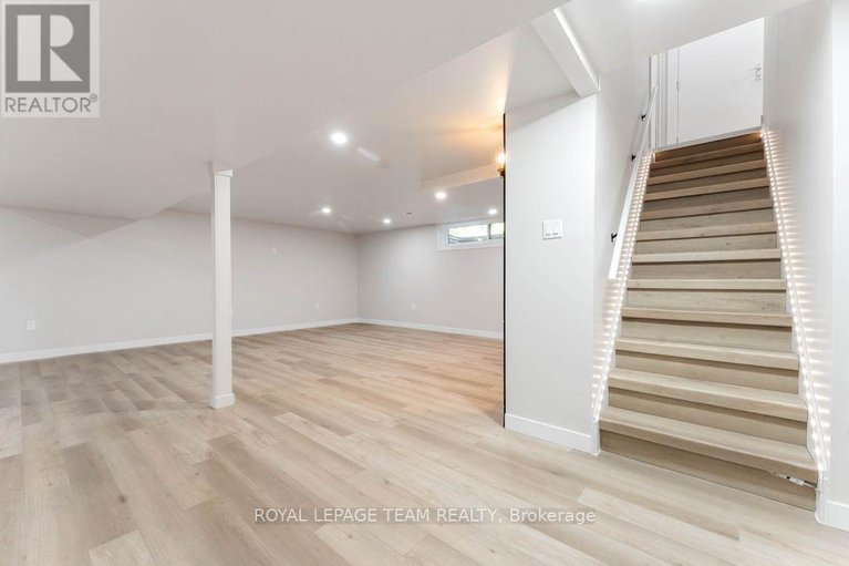 29380921/15-leacock-drive/beaverbrook/ottawa/ontario/K2K1R6_31