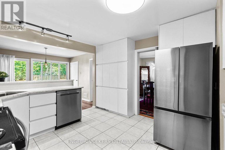 28811817/337-mountbatten-avenue/alta-vistafaircrest-heights/ottawa/ontario/K1H5W2_16