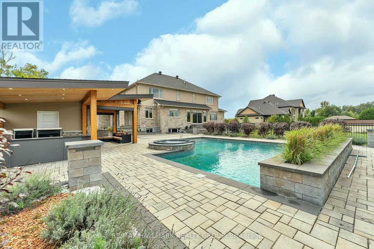 28423041/5813-red-castle-ridge/manotick-east-to-manotick-station/ottawa/ontario/K4M0A4_41