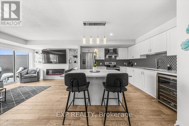 29476652/704-lapland-private/emerald-meadowstrailwest/ottawa/ontario/K2V0S4_17