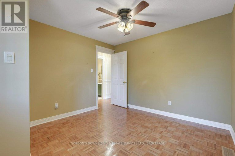 29039084/30-chickasaw-crescent/bridlewood/ottawa/ontario/K2M1M5_29