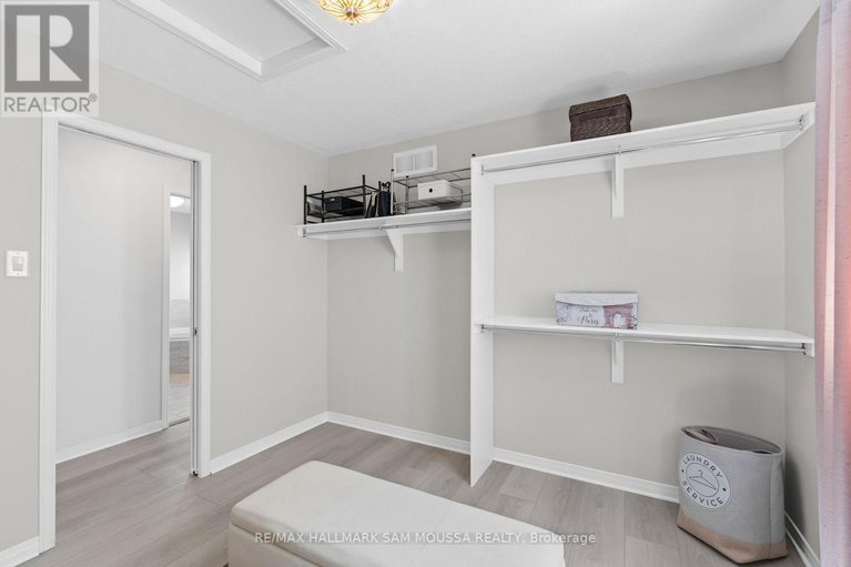28378170/295-harthill-way/heritage-park/ottawa/ontario/K2J0P3_30