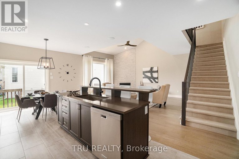28482789/670-parade-drive/stittsville-south/ottawa/ontario/K2S1B8_11