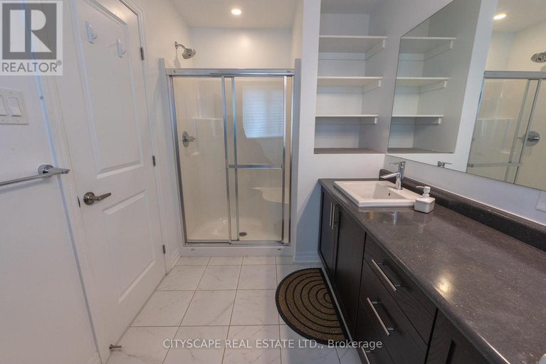 28681279/174-joshua-street/mer-bleuebradley-estatesanderson-park/ottawa/ontario/K1W0A3_38