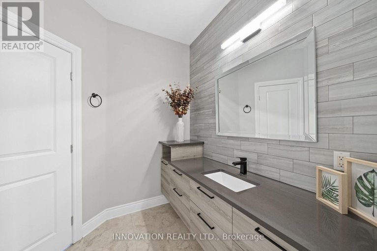 29608370/6635-old-forest-drive/north-gower/ottawa/ontario/K0A2T0_17