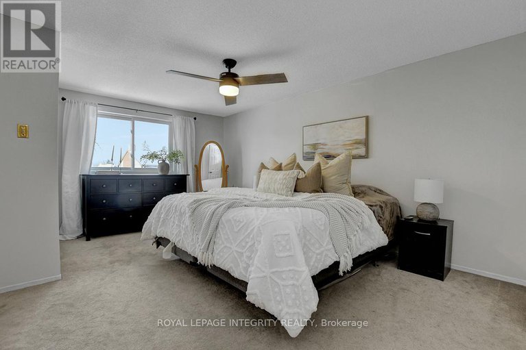 29178454/34-stokes-crescent/glencairnhazeldean/ottawa/ontario/K2L2Z4_15