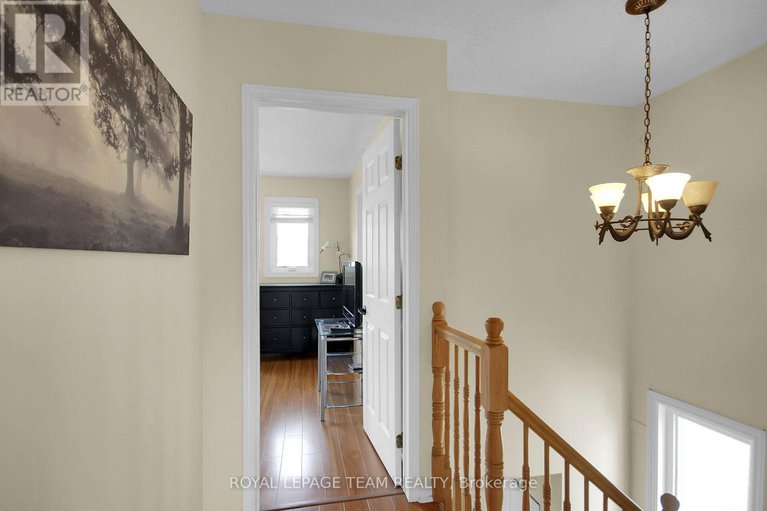 28518237/102-longshire-circle/longfields/ottawa/ontario/K2J4K8_32
