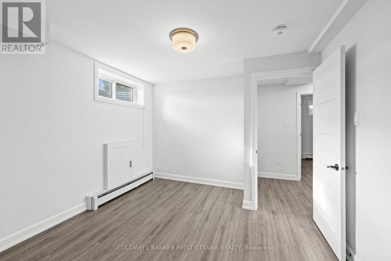 29689692/351-amiens-street/bilberry-creekqueenswood-heights/ottawa/ontario/K1E1P1_35