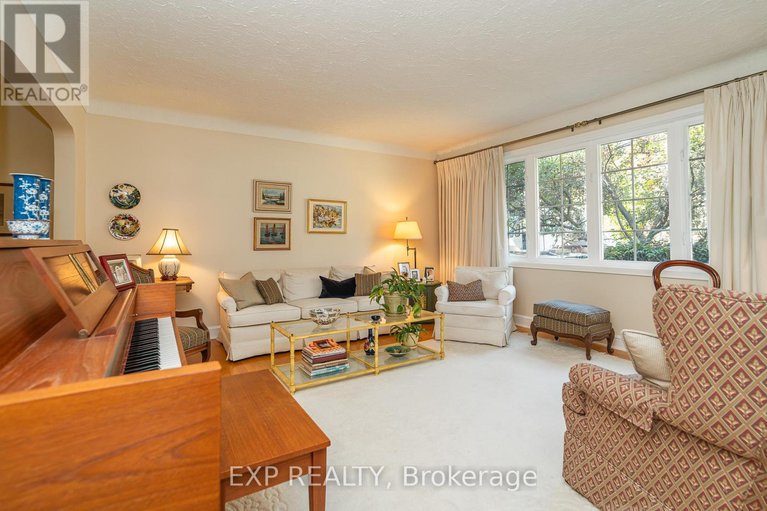 29009959/504-thessaly-circle/alta-vistafaircrest-heights/ottawa/ontario/K1H5W5_5