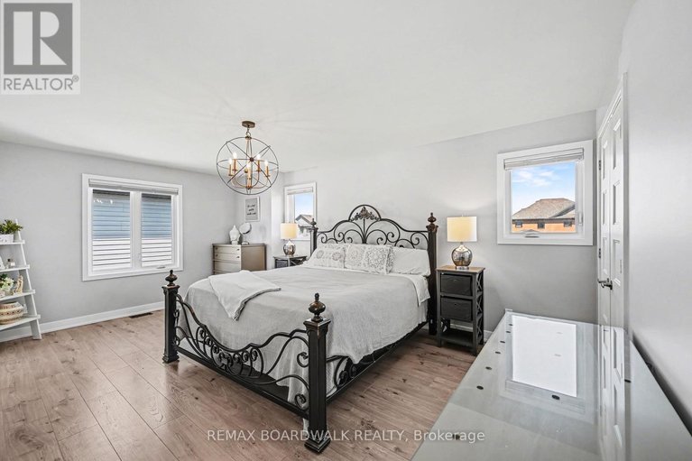 29647826/160-hybrid-street/embrun/russell/ontario/K0A1W0_26