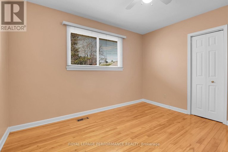 29636837/1582-digby-street/riverview-park/ottawa/ontario/K1G0P6_25