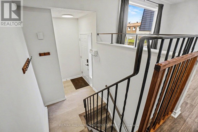 29672531/28c-woodvale-green/craig-henrywoodvale/ottawa/ontario/K2G4H4_7