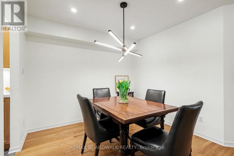 29619269/295-meilleur-private/vanier/ottawa/ontario/K1L0A2_12