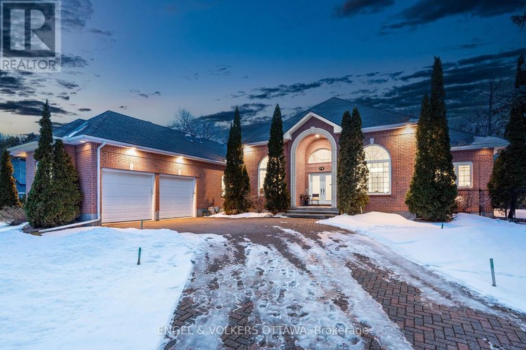 29513406/5-countryside-green/cedar-hillorchard-estates/ottawa/ontario/K2R1B5_1