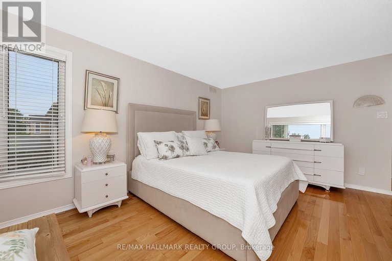 29624952/1850-thornecrest-street/chapel-hill/ottawa/ontario/K1C6K8_24