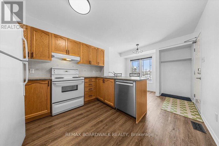 29677917/364-crownridge-drive/emerald-meadowstrailwest/ottawa/ontario/K2M3A4_10