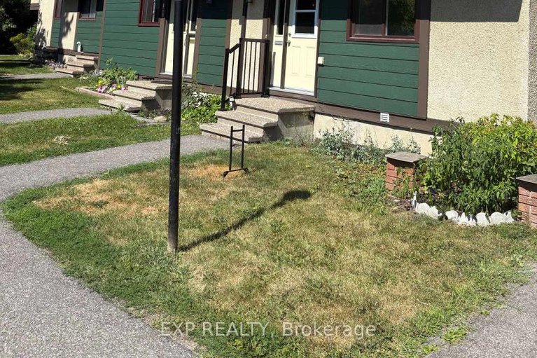 28732959/1687-meadowbrook-road/pineview/ottawa/ontario/K1B4W6_4