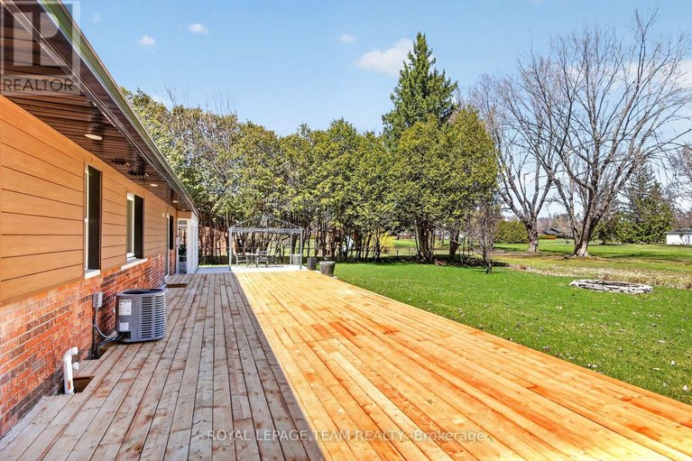 29688254/6636-marina-drive/manotick-south-to-roger-stevens/ottawa/ontario/K4M1B3_38