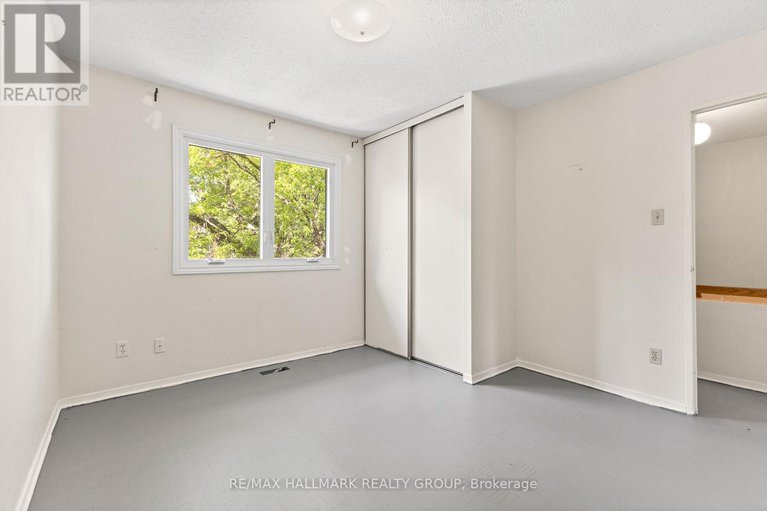 28586632/55-river-garden-private/mooneys-bayriverside-park/ottawa/ontario/K1V1M8_21
