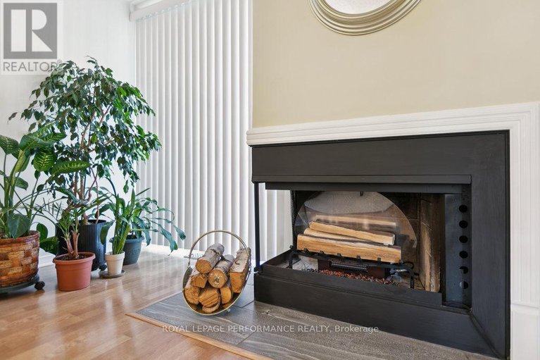 29032584/560-thomson-street/viscount-alexander-park/ottawa/ontario/K1K2J8_8