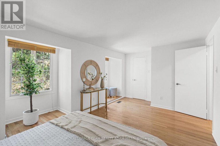 28517736/1205-st-moritz-court/convent-glen-north/ottawa/ontario/K1C2B2_23