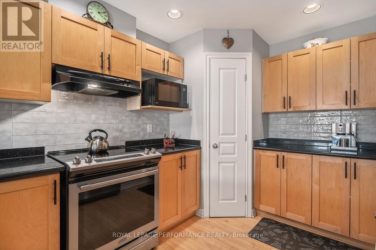 29590134/229-saddlesmith-circle/emerald-meadowstrailwest/ottawa/ontario/K2M2Z1_14