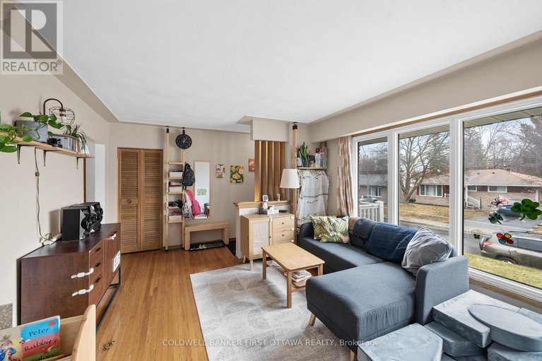 29607129/2066-saunderson-drive/elmvale-acres/ottawa/ontario/K1G2E6_9