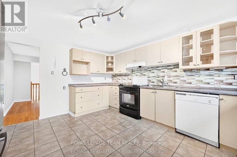 29580107/13-2-bertona-street/manordale/ottawa/ontario/K2G0W3_11