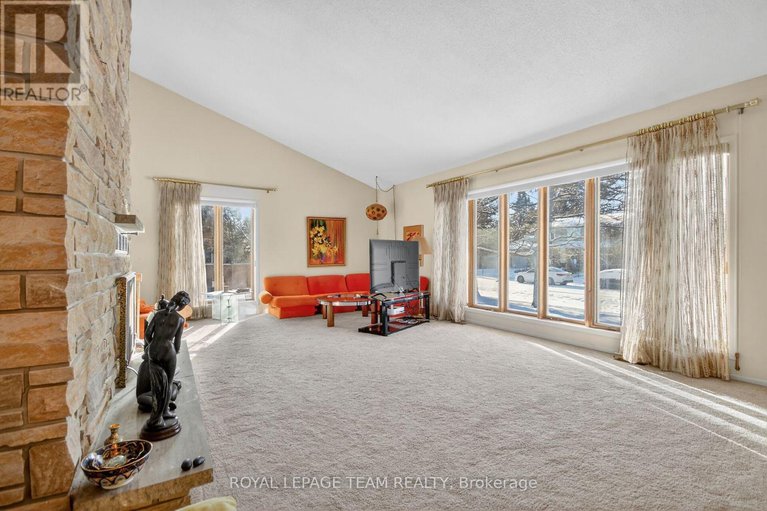 29176701/7-little-road/riverside-southgloucester-glen/ottawa/ontario/K1V1H5_11