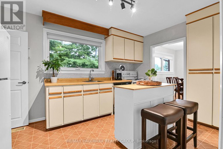 28801055/1256-field-street/bel-air-park/ottawa/ontario/K2C2R2_10