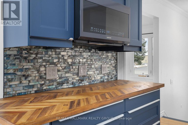 29137387/1050-barnett-drive/cumberland-village/ottawa/ontario/K4C1C7_9